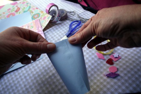 Easy Elegant Paper Party Favours - flatten one short end