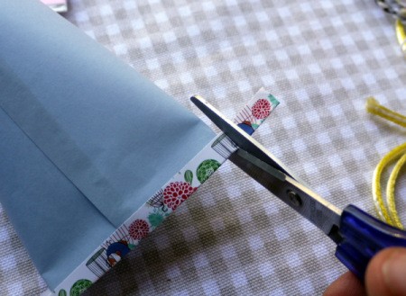 Easy Elegant Paper Party Favours - trim ends of tape