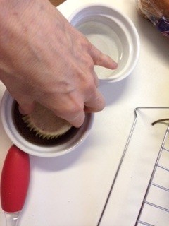 dipping muffins in sugar