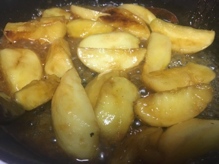 cooking apples with sweeteness