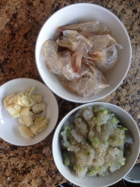 shrimp, skins, and garlic in bowls