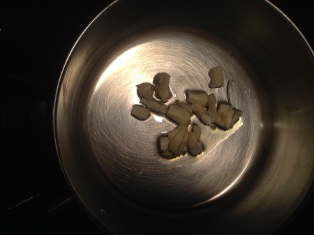garlic in pan