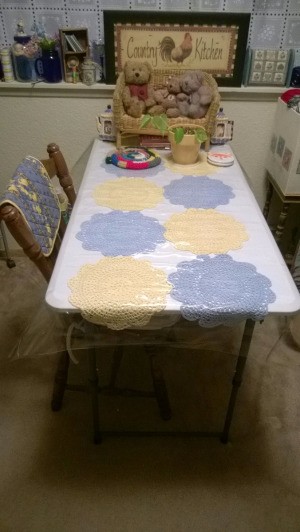 Table Cover Using Store Bought Doilies - doily table runner