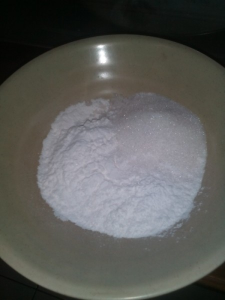 flour and sugar in bowl