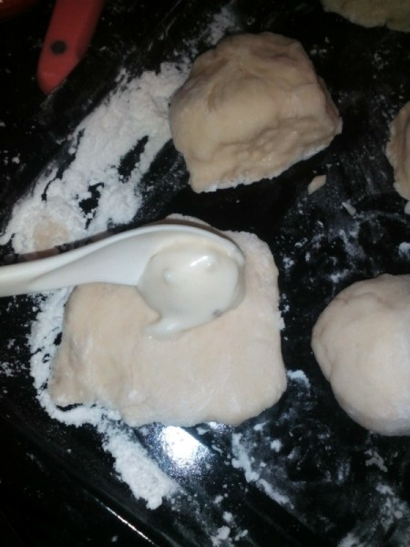filling bread ball with mayonnaise