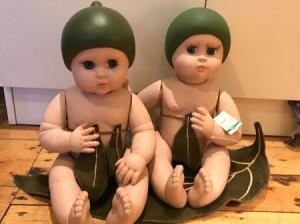 Value Ashton-Drake Snugglepot & Cuddlepie - twin dolls
