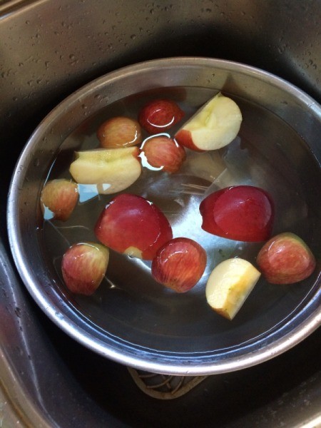 washing apple quarters