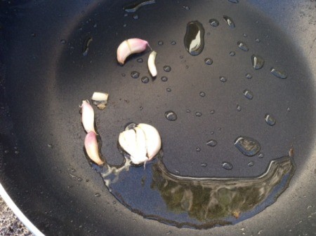 garlic in pan