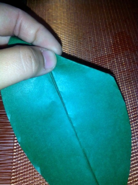 Folded Paper Leaf - begin pinching diagonal lines on sides of center