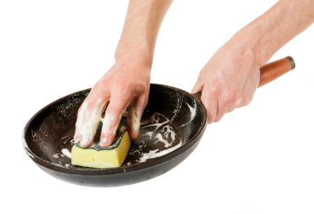 Scrubbing Cast Iron Skillet