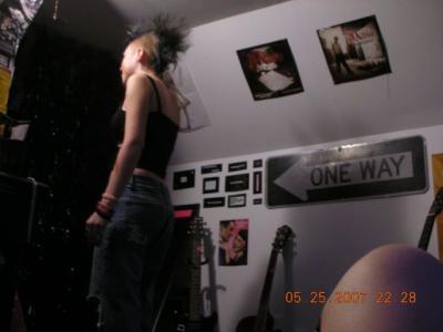 Using Glue to Make a Mohawk with Spikes