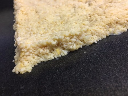 forming edge on chicken pizza crust