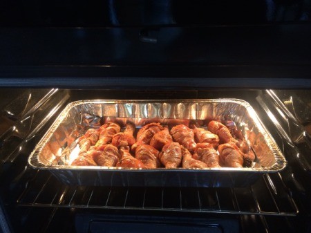 Drumsticks in baking pan in oven