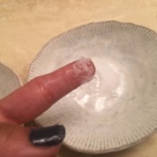 Salt for Removing Super Glue  from Fingers - damp salt on fingertip
