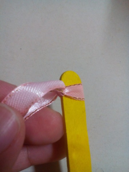 Father's Day Popsicle Stick Token of Affection - tie the ribbon around the tip of your first stick