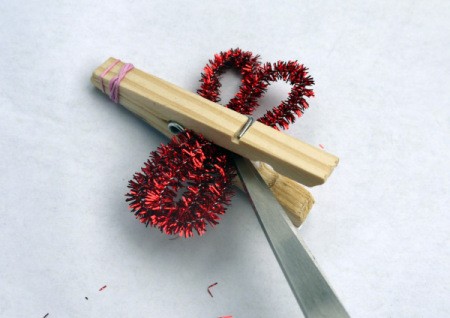 Dragonfly Fridge Magnet - push the wings well back using a pair of scissors