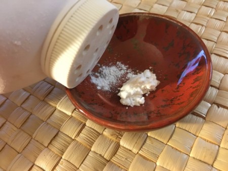 DIY Translucent Makeup Finishing Powder - mix baby powder and corn starch in you small dish