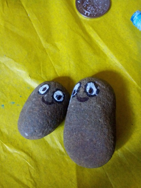Father's Day Rock Art - trace around the outside with the marker and add the pupil