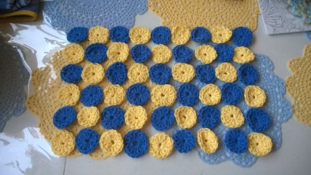 Crocheted Yo Yo Place Mat - checkerboard layout