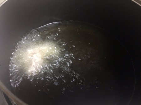 adding chicken to hot oil