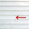Cleaning Mold From Vinyl Siding - arrow pointing to cleaned area