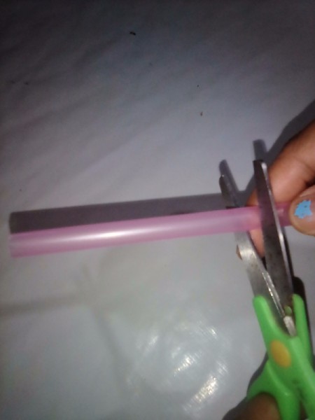 Drinking Straw as Small Travel Containers - cut straw into 3 pieces