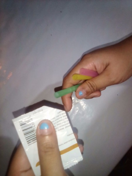 Drinking Straw as Small Travel Containers - fill