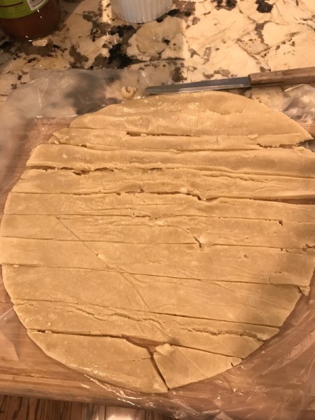 Cutting pie crust