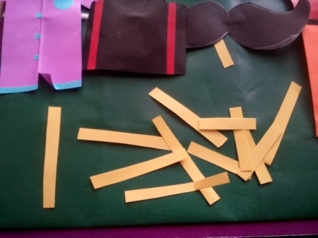 Describing My Dad Card - cut out small strips of paper