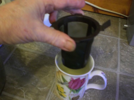 straining spearmint tea