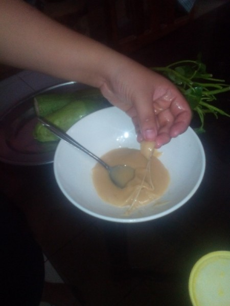 picking up ball of thickened condensed milk