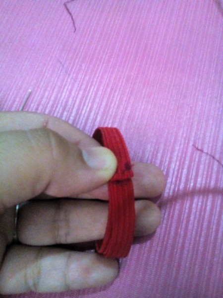 Ponytail Holder Made of Scrap Materials - sew the ends together