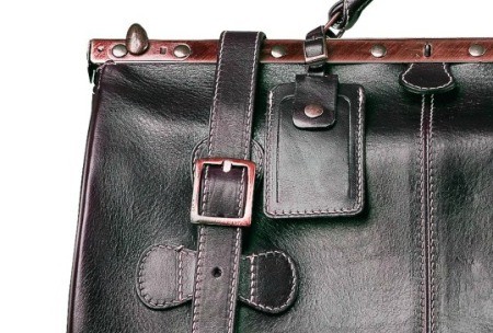 An old leather purse with usable hardware.