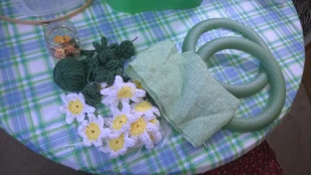 Crochet Daisy Wreath - supplies