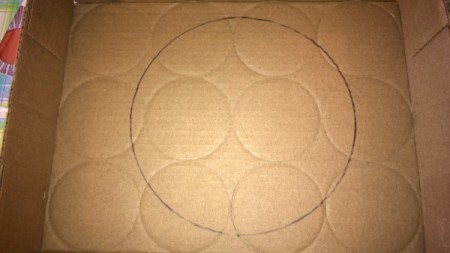 Patriotic Straw Wall Art - trace around the outside of the plate on the the cardboard