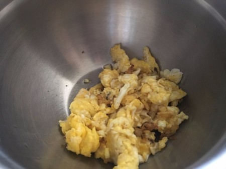 scrambled egg in bowl