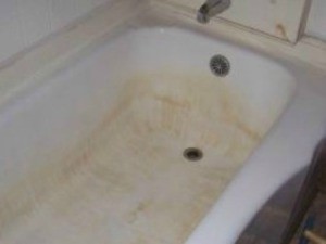 brown water stains in bathtub