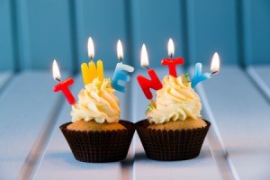 Birthday cupcakes that have letters that spell out twenty.