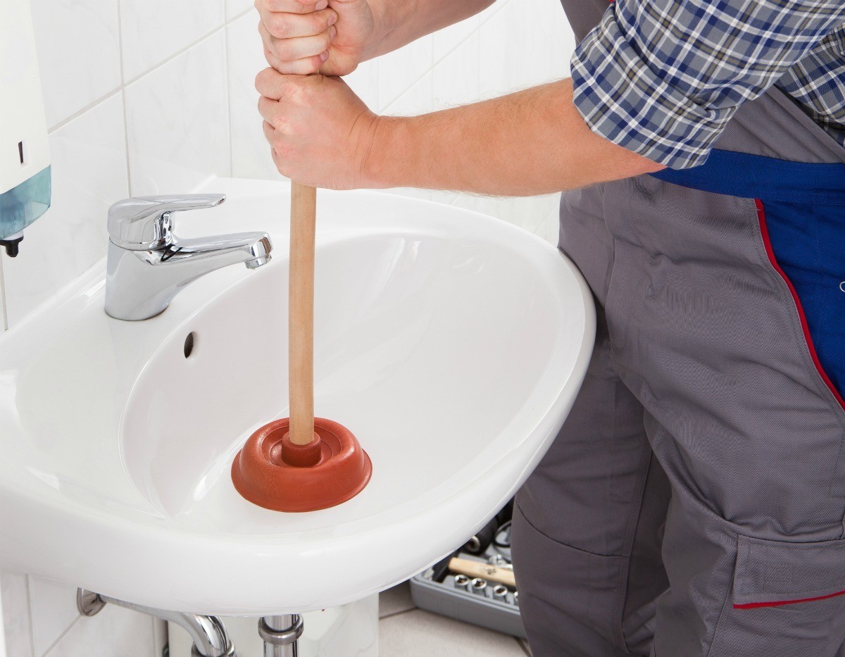 unclog bathtub with standing water