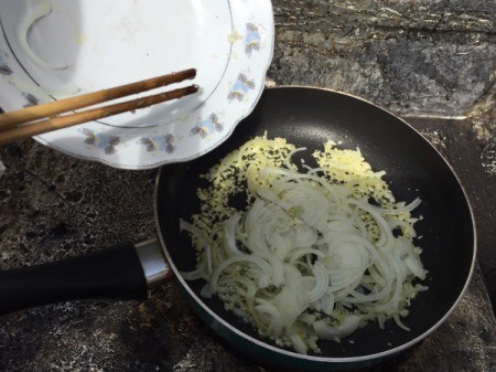 garlic and onions in pan