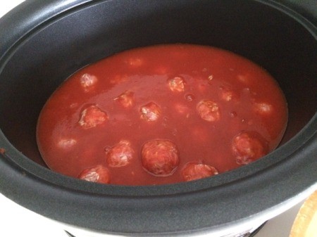 meatballs in tomato sauce in crockpot