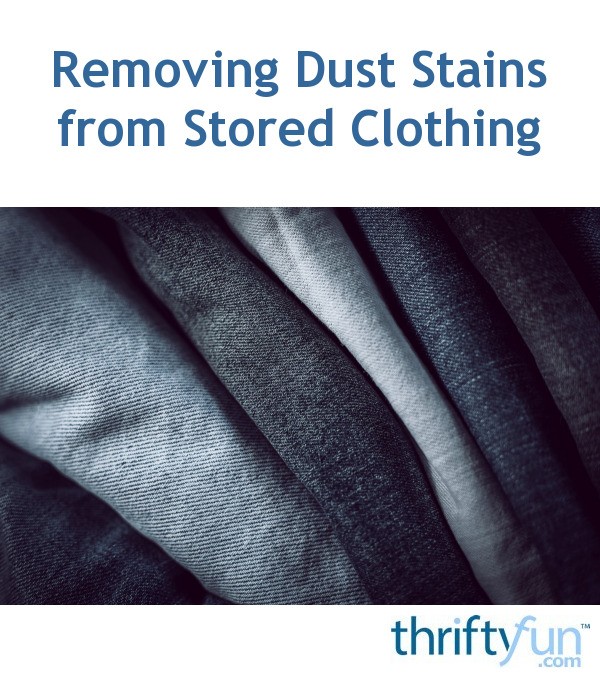 how to remove dust from clothes