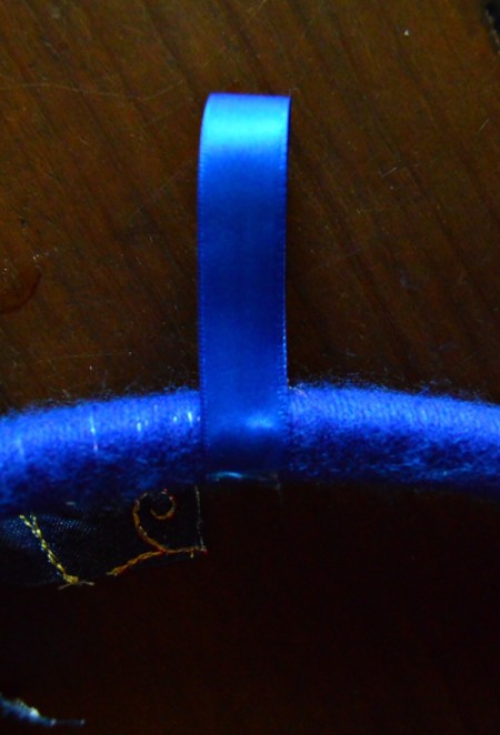 Blue Ombré Holiday Wreath - make a ribbon hanger and hot glue to top of hoop