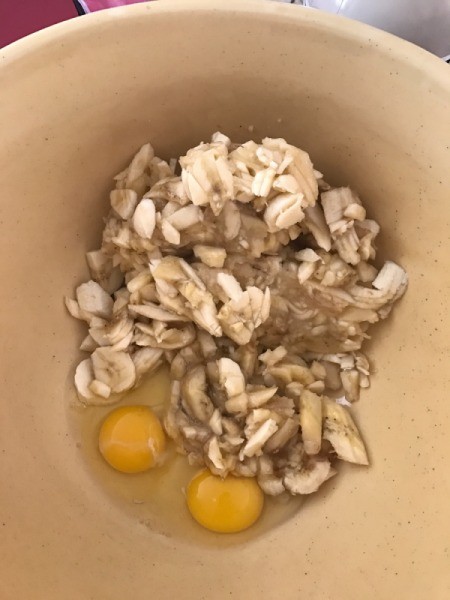2 eggs in bowl with banana