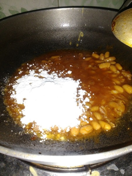 flour added to beans in pan