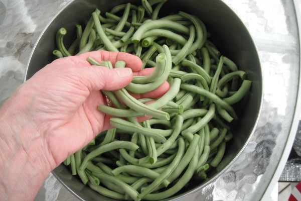 A batch of string beans being blanched.