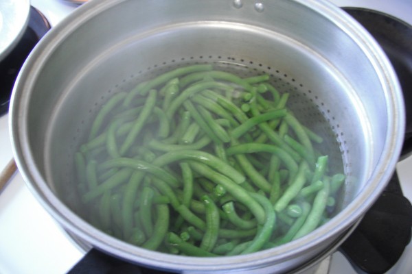 A batch of string beans being blanched.