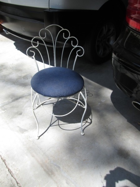 Thrift Store Garden Chair Planter - chair before makeover