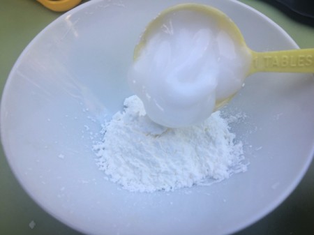 DIY Makeup Beauty Blender - add corn starch and conditioner to bowl