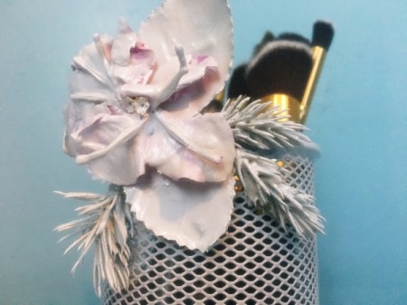 Flour Flower Mesh Cup - add makeup brushes or whatever you store in the cup